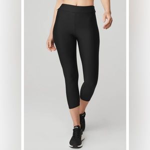ALOYOGA AIRLIFT HIGH-WAIST CONCEAL-ZIP CAPRI BLACK MEDIUM
